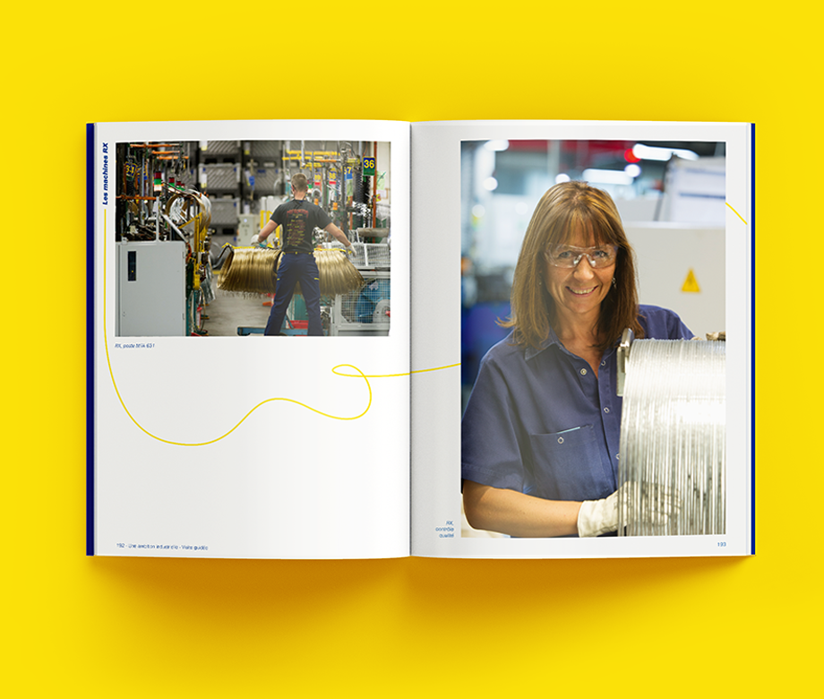 Michelin - livre ouvert sur des ouvriers